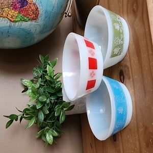 Vintage Fire King Anchor Hocking bowls